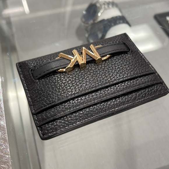 MICHAEL KORS
Reed Large Pebbled Leather Card Holder Case Wallet 
Black 
NWT - Picture 7 of 16